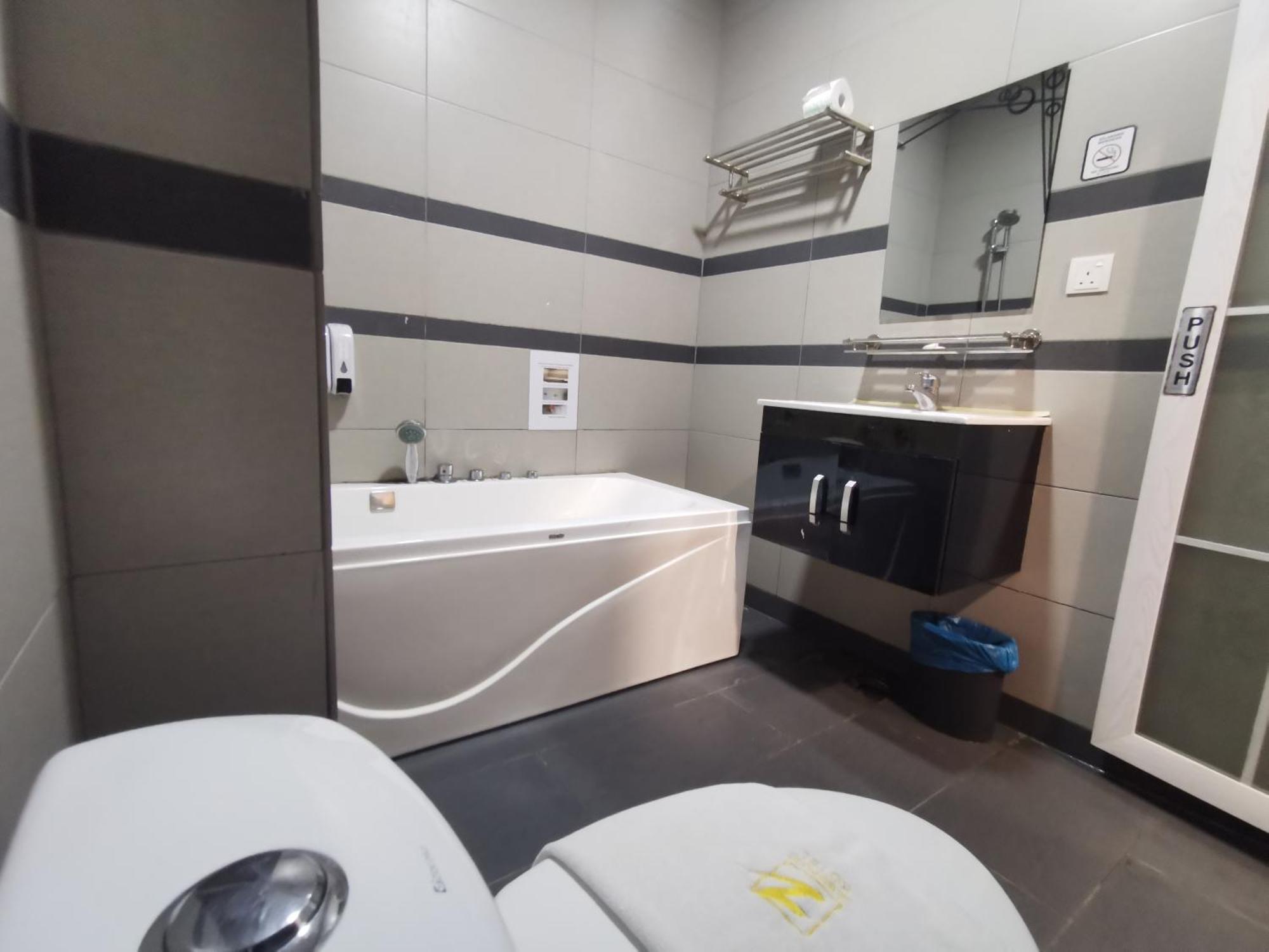 Zenz Hotel Kulai Eksteriør billede